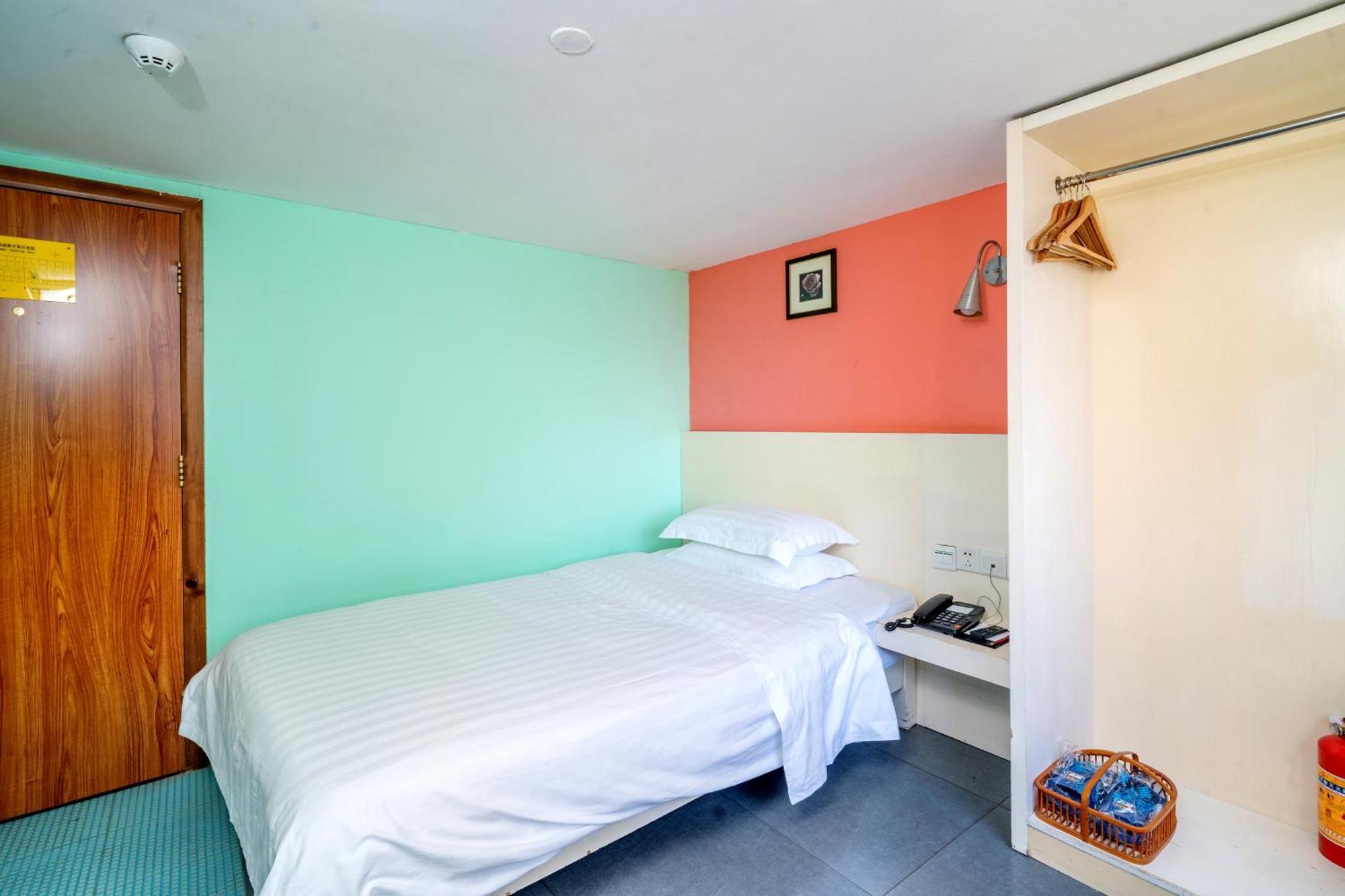 Ln Whitehouse Hotel Canton Esterno foto