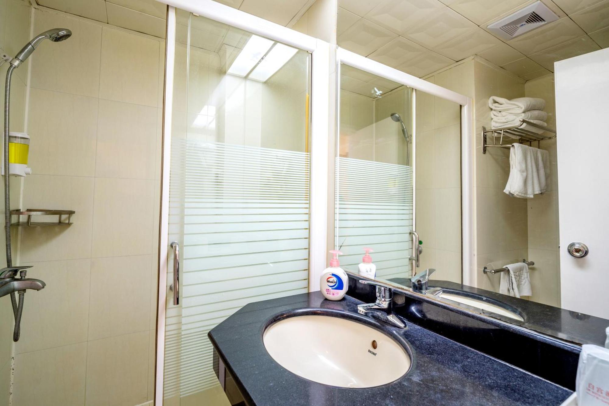 Ln Whitehouse Hotel Canton Esterno foto